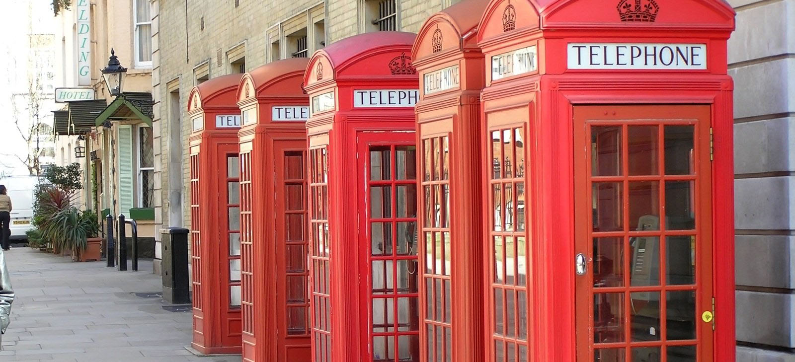 Cabine téléphonique anglaise (couleur rouge)